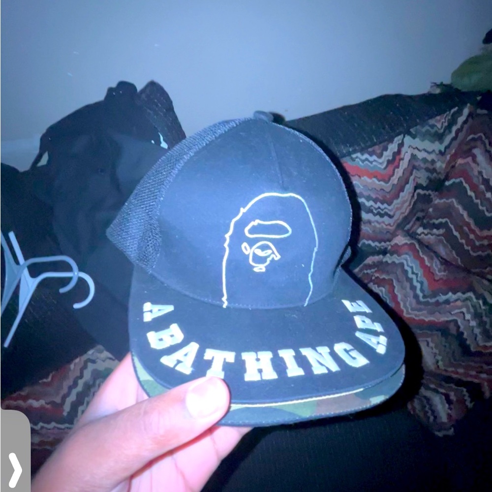 This is a Bape Double Visor Mesh SnapBack Goes for 180 but I’m selling for 65$